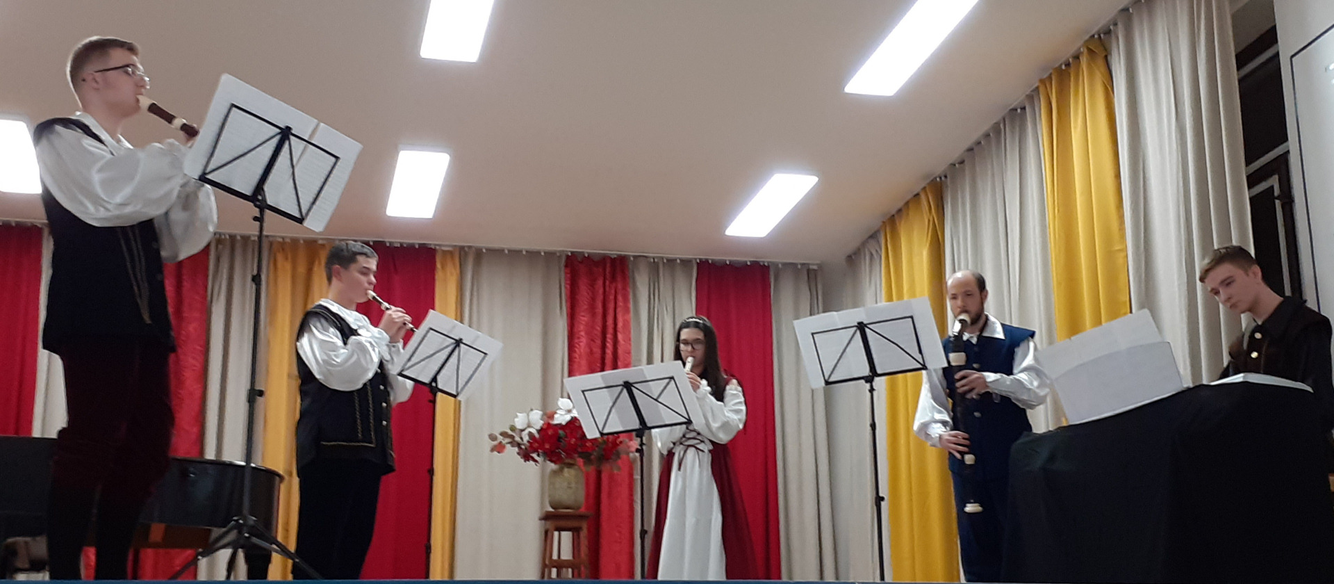 Interpretácia barokovej hudby s čembalom v decembri 2024.