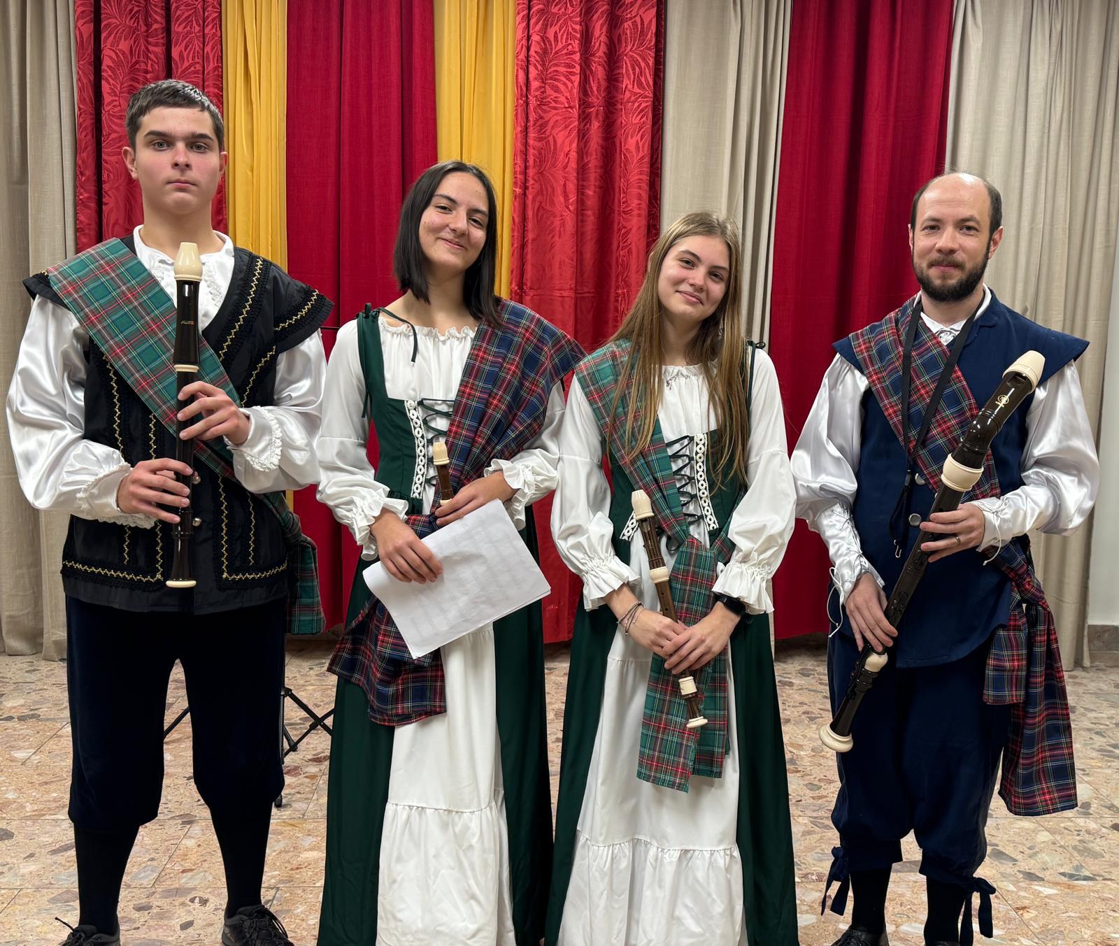 Flautový súbor interpretoval staré Írske tance     na Vianoce 2025.