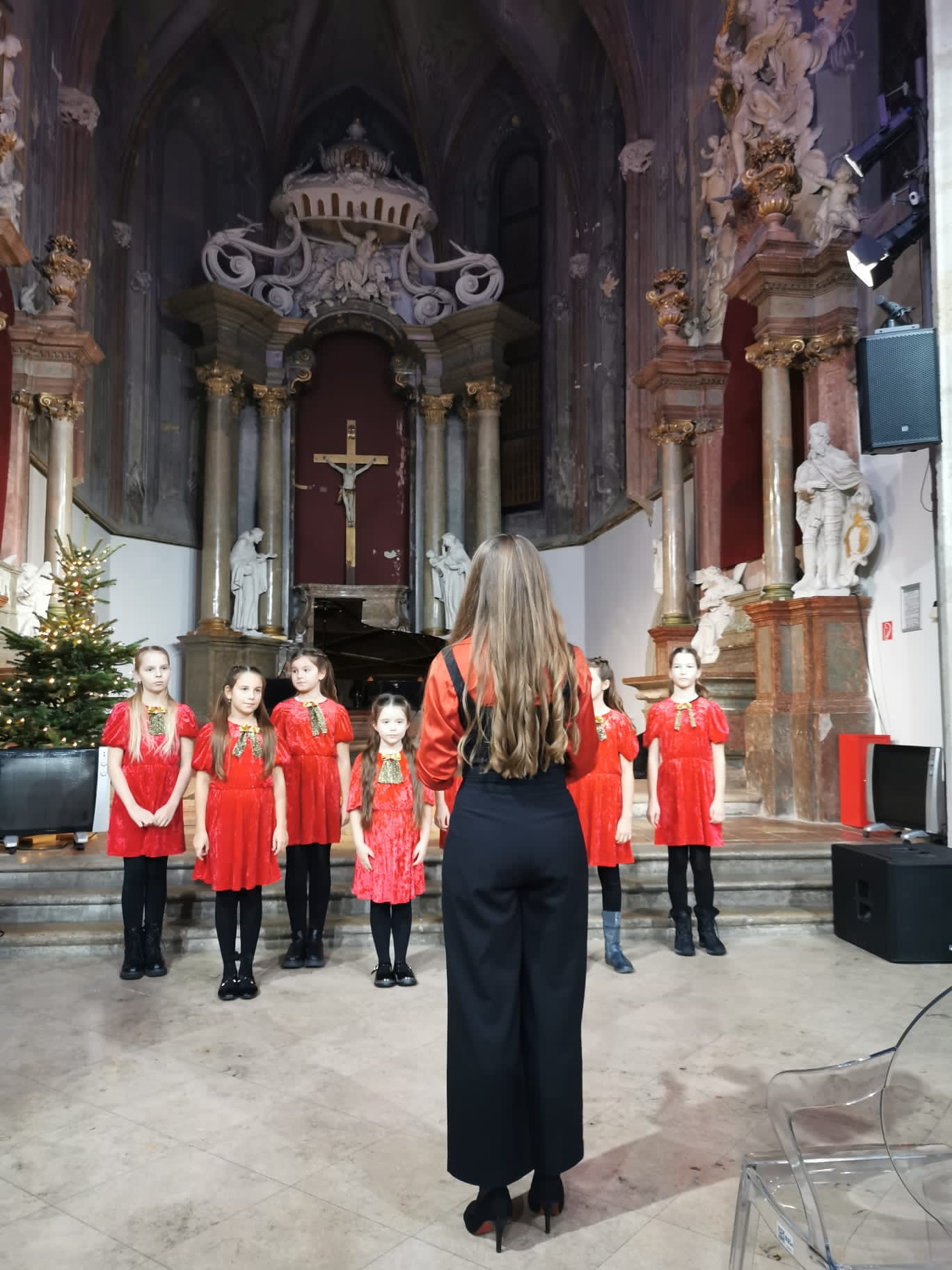 Vystúpenie v Klariskách v rámci festivalu na jar 2025.